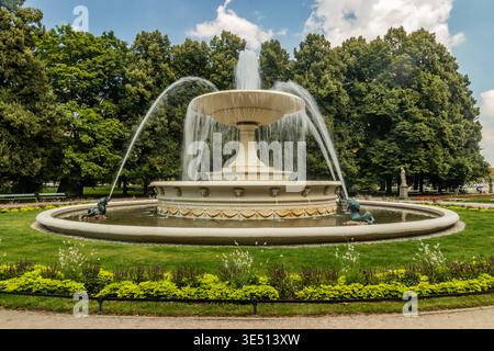 Fontaine dans le jardin saxon à Varsovie, Pologne Banque D'Images