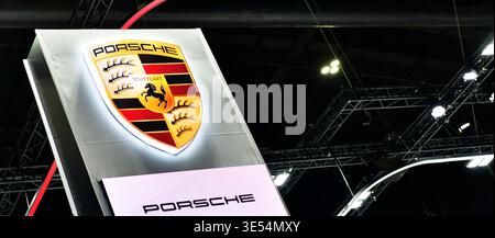 Thaïlande-26 mars 2026 : Nouveau logo Porsche signe constructeur automobile allemand spécialisé dans les voitures de sport de haute performance à l'International de Bangkok 47 Banque D'Images