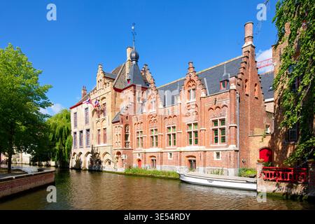 Belgique, Flandre occidentale, Bruges, centre historique inscrit au patrimoine mondial de l’UNESCO, Brugse Vrije, ancien palais du Franc de Bruges Banque D'Images
