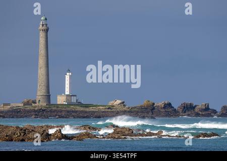 La France, Finistère, Plouguernau, la Vierge des îles de l'archipel de Lilia, le phare de l'Île Vierge, le plus haut phare d'Europe avec un h Banque D'Images