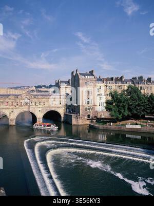 Royaume-Uni. Angleterre. Somerset. Bain. Pont Pultney et Weir. Banque D'Images