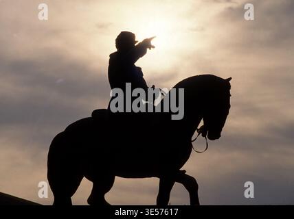 Une statue de héros national à Monterrey, au Mexique Banque D'Images