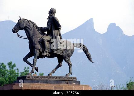 Une statue de héros national à Monterrey, au Mexique Banque D'Images