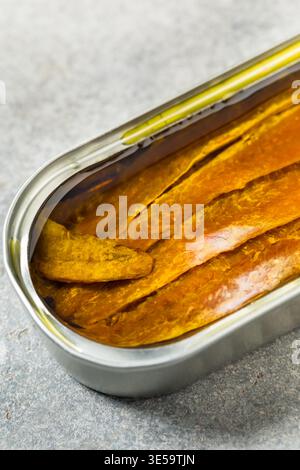 Anchois de Tinner bio maison dans l'huile prêt à manger Banque D'Images