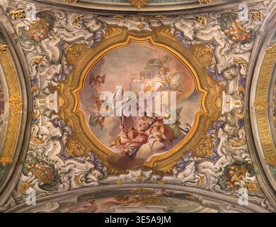 MONZA, ITALIE - 19 MARS 2026 : fresque des vertus théologiques - foi, espérance, Charité dans la cathédrale par Carlo Innocenzo Carloni (1738 -1740). Banque D'Images