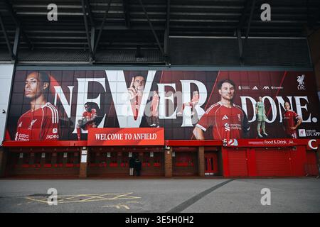 Anfield est un stade de football situé dans la région d'Anfield, Liverpool, en Angleterre, qui est le siège du Liverpool FC depuis sa création en 1892. Banque D'Images