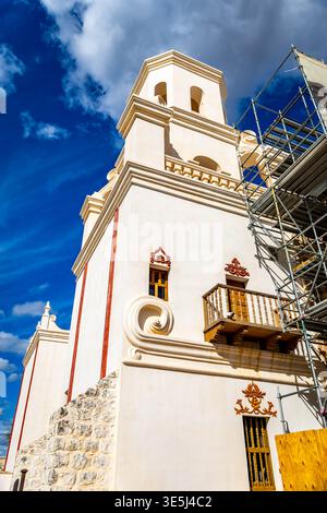 Mission historique San Xavier del bac est un monument catholique espagnol dans le paysage désertique au sud de Tucson Arizona Banque D'Images