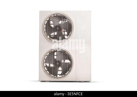 Unité de climatisation extérieure avec deux ventilateurs de refroidissement isolés sur fond blanc Banque D'Images