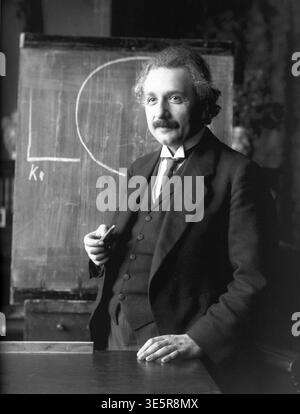 Albert Einstein lors d'une conférence à Vienne en 1921. Banque D'Images