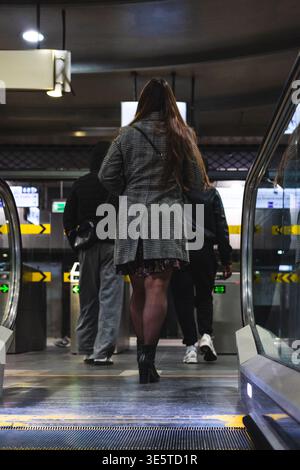 des gens sortant de la station de métro Banque D'Images
