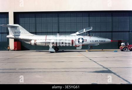 Avion McDonnell F-101B Voodoo 56-0232 mars 57 - document éditorial, photographe inconnu Banque D'Images