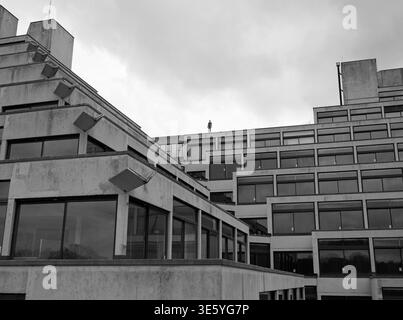 Bâtiments Norfolk Terrace conçus par Sir Denys Lasdun, Université d'East Anglia, Norwich, Royaume-Uni Banque D'Images