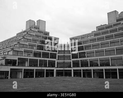 Bâtiments Norfolk Terrace conçus par Sir Denys Lasdun, Université d'East Anglia, Norwich, Royaume-Uni Banque D'Images