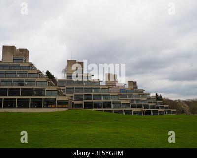 Bâtiments Norfolk Terrace conçus par Sir Denys Lasdun, Université d'East Anglia, Norwich, Royaume-Uni Banque D'Images