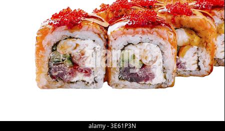 Nourriture, Une vue rapprochée de rouleaux de sushi vibrants disposés en rangée, présentant une variété de garnitures, de garnitures et de couleurs. Les rouleaux sont garnis de f Banque D'Images