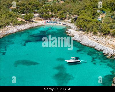 Vue aérienne d'Agia Anna Beach Cove, île de Thassos, Grèce Banque D'Images