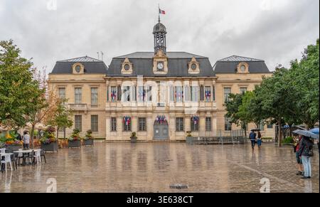 Hôtel de ville de Troyes, commune de la région Grand est du nord-est de la France dans une ambiance pluvieuse Banque D'Images