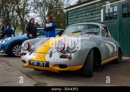Porsche 356 1962, exposée à l'Assemblée de mouvement de Bicester qui s'est tenue le 29 mars 2026. Banque D'Images