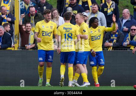 Deinze, Belgique. 04th Apr, 2026. Chris Lokesa de Beveren célèbre après avoir marqué lors d'un match de football entre RSCA futures et SK Beveren, le samedi 04 avril 2026 à Deinze, le jour 32 de la deuxième division 2025-2026 'Challenger Pro League' 1B du championnat belge. BELGA PHOTO VIRGINIE LEFOUR crédit : Belga News Agency/Alamy Live News Banque D'Images
