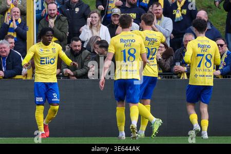Deinze, Belgique. 04th Apr, 2026. Chris Lokesa de Beveren célèbre après avoir marqué lors d'un match de football entre RSCA futures et SK Beveren, le samedi 04 avril 2026 à Deinze, le jour 32 de la deuxième division 2025-2026 'Challenger Pro League' 1B du championnat belge. BELGA PHOTO VIRGINIE LEFOUR crédit : Belga News Agency/Alamy Live News Banque D'Images