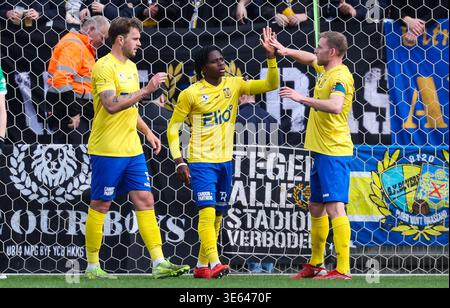Deinze, Belgique. 04th Apr, 2026. Chris Lokesa de Beveren célèbre après avoir marqué lors d'un match de football entre RSCA futures et SK Beveren, le samedi 04 avril 2026 à Deinze, le jour 32 de la deuxième division 2025-2026 'Challenger Pro League' 1B du championnat belge. BELGA PHOTO VIRGINIE LEFOUR crédit : Belga News Agency/Alamy Live News Banque D'Images