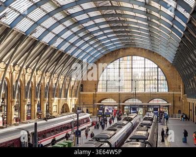 Intérieur de la gare de King's Cross, Londres, Royaume-Uni Banque D'Images