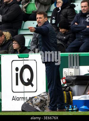 Édimbourg, Royaume-Uni. 04th Apr, 2026. Scottish Premiership - Hibernian FC v Kilmarnock FC 04042026 Kilmarnock L'entraîneur-chef de Kilmarnock, Neil McCann, crie des instructions à ses payeurs alors que Hibs affronte Kilmarnock en Scottish Premiership au stade Easter Road, à Édimbourg, au Royaume-Uni. Crédit : Ian Jacobs/Alamy Live News Banque D'Images