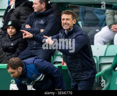 Édimbourg, Royaume-Uni. 04th Apr, 2026. Scottish Premiership - Hibernian FC v Kilmarnock FC 04042026 Kilmarnock L'entraîneur-chef de Kilmarnock, Neil McCann, crie des instructions à ses payeurs alors que Hibs affronte Kilmarnock en Scottish Premiership au stade Easter Road, à Édimbourg, au Royaume-Uni. Crédit : Ian Jacobs/Alamy Live News Banque D'Images