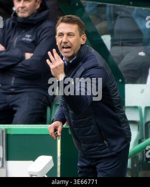 Édimbourg, Royaume-Uni. 04th Apr, 2026. Scottish Premiership - Hibernian FC v Kilmarnock FC 04042026 Kilmarnock L'entraîneur-chef de Kilmarnock, Neil McCann, crie des instructions à ses payeurs alors que Hibs affronte Kilmarnock en Scottish Premiership au stade Easter Road, à Édimbourg, au Royaume-Uni. Crédit : Ian Jacobs/Alamy Live News Banque D'Images