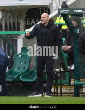 Édimbourg, Royaume-Uni. 04th Apr, 2026. Scottish Premiership - Hibernian FC v Kilmarnock FC 04042026 L'entraîneur-chef des Hibs, David Gray, crie des instructions à ses joueurs alors que les Hibs affrontent Kilmarnock dans la première équipe écossaise au stade Easter Road, à Édimbourg, au Royaume-Uni. Crédit : Ian Jacobs/Alamy Live News Banque D'Images