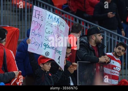 Toronto, ON, Canada - 31 mars 2026 : un jeune fan du Canada tient une pancarte pendant l'échauffement devant Canada v. Tunisia International Friendly à BMO Banque D'Images