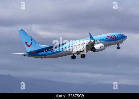 Tenerife, Espagne - 4 mars 2026 : avion TUI Boeing 737 MAX 8 à l'aéroport de Tenerife Sud en Espagne. Banque D'Images