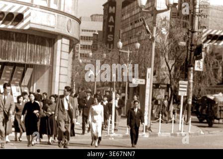 Photo vintage de Ginza 4-chome intersection à Tokyo, Japon - 1956 Banque D'Images