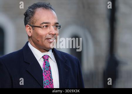 Krishnan Guru-Murthy, journaliste britannique, animateur de nouvelles télévisées et présentateur de nouvelles de Channel 4, Westminster, Londres, Royaume-Uni Banque D'Images