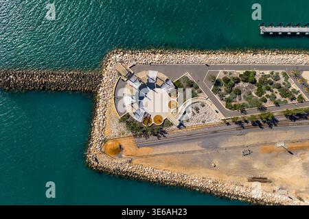 Geraldton, Australie occidentale, Australie – 16 août 2025 : une vue aérienne d’un drone montre la plate-forme d’observation du port de Geraldton Esplanade. Banque D'Images