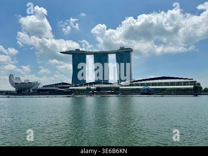 Marina Bay Sands et le musée des sciences de l'art de Singapour Banque D'Images