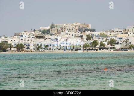Plage d'Agios Georgios sur l'île des Cyclades de Naxos, Cyclades, ville de Naxos, Naxos, Grèce Banque D'Images
