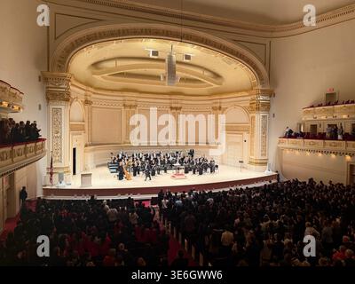 New York, États-Unis. 06 avril 2026. Le Saxon Wind Philharmonic Orchestra se produit au Carnegie Hall. Crédit : Anne Pollmann/dpa/Alamy Live News Banque D'Images