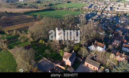 Vue aérienne des toits du village d'Alveley et de la campagne résidentielle, Shropshire, Angleterre, Royaume-Uni Banque D'Images