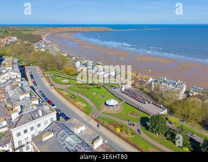 Filey, Yorkshire, Royaume-Uni. 04.06.2026. Image aérienne de haute qualité de Filey Beach le long de la côte du Yorkshire du Nord. 6 avril 2026 Banque D'Images