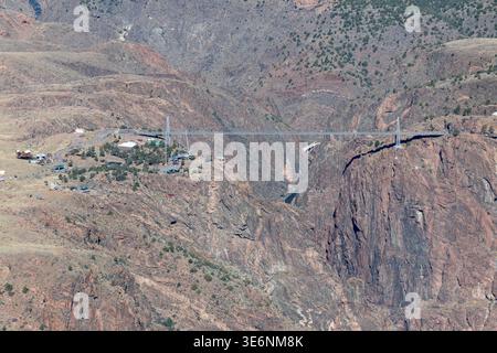 Vue aérienne du pont Royal gorge au-dessus de la rivière Arkansas près de Canon City, Colorado, États-Unis Banque D'Images