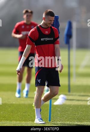 Londres, Royaume-Uni. 08 avril 2026. LONDRES, ANGLETERRE, 8 AVRIL : Adam Wharton de Crystal Palace lors de la séance d'entraînement de Crystal Palace sur MD-1 avant le match de ligue de la Conférence de l'UEFA entre Crystal Palace FC et ACF Fiorentina au Crystal Palace Training Ground, Londres, Angleterre, le 8 avril. (Photo de Daniel Weir) crédit : SPP Sport Press photo. /Alamy Live News Banque D'Images