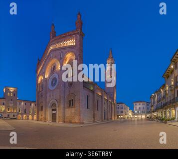 Crema - la cathédrale - cattedrale di Santa Maria Assunta et Piazza Duomo place à Crema - la cathédrale - cattedrale di Santa Maria Assunta et P. Banque D'Images
