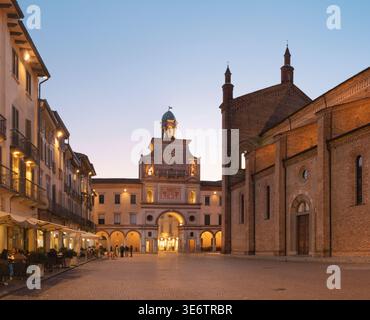 Crema - la cathédrale - cattedrale di Santa Maria Assunta et Piazza Duomo place à Crema - la cathédrale - cattedrale di Santa Maria Assunta et P. Banque D'Images