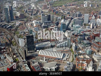 Vue aérienne à l'ouest du centre-ville de Manchester avec le Manchester Central Convention Complex bien en vue au premier plan (une ancienne gare) Banque D'Images