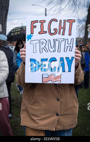 Une scène du rassemblement No Kings Day de 2026 à Beacon, New York. Banque D'Images