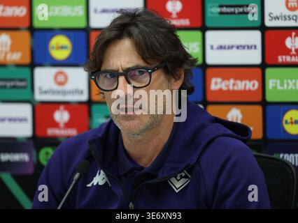 Londres, Royaume-Uni. 08 avril 2026. LONDRES, ANGLETERRE, 8 AVRIL : Paolo Vanoli Manager de Fiorentina lors de la conférence de presse ACF Fiorentina sur MD-1 avant le match de ligue de la Conférence de l'UEFA entre Crystal Palace FC et ACF Fiorentina au Selhurst Park Stadium, Londres, Angleterre, le 8 avril. (Photo de Daniel Weir) crédit : SPP Sport Press photo. /Alamy Live News Banque D'Images