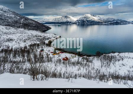 Vue panoramique du fjord Kaldfjorden, Troms, Norvège Banque D'Images