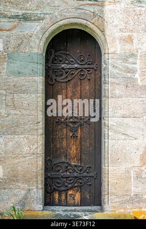 Détail architectural de l'église en pierre de Hove à Vikoyri, Norvège Banque D'Images