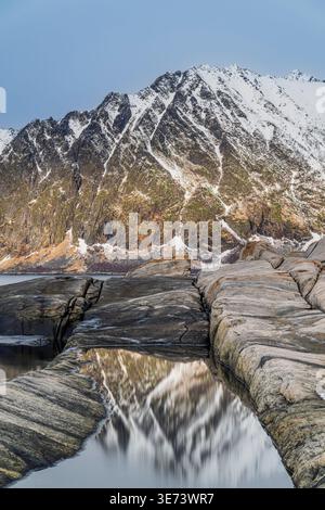 Sommets de l'Okshornan vus de Tungeneset, Senya Island, Troms, Norvège Banque D'Images